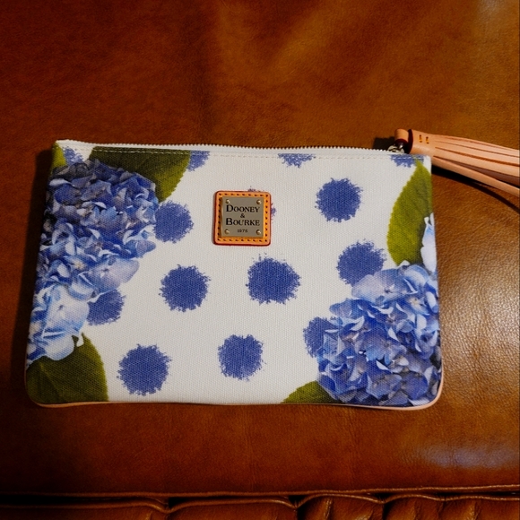New Dooney and Bourke Floral Wristlet - Picture 5 of 5